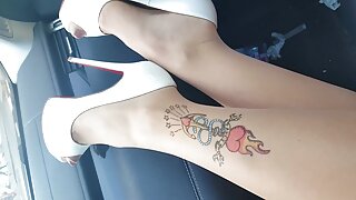 Tira lentamente l'urto e cums all'interno della ragazza vecchie nonne porno nella sua auto.