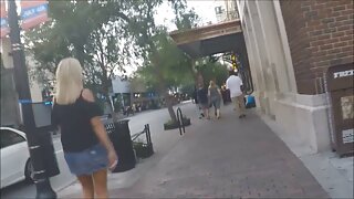 Taglio tubi durante la guida di un SUV nonnelesbiche durante la guida.